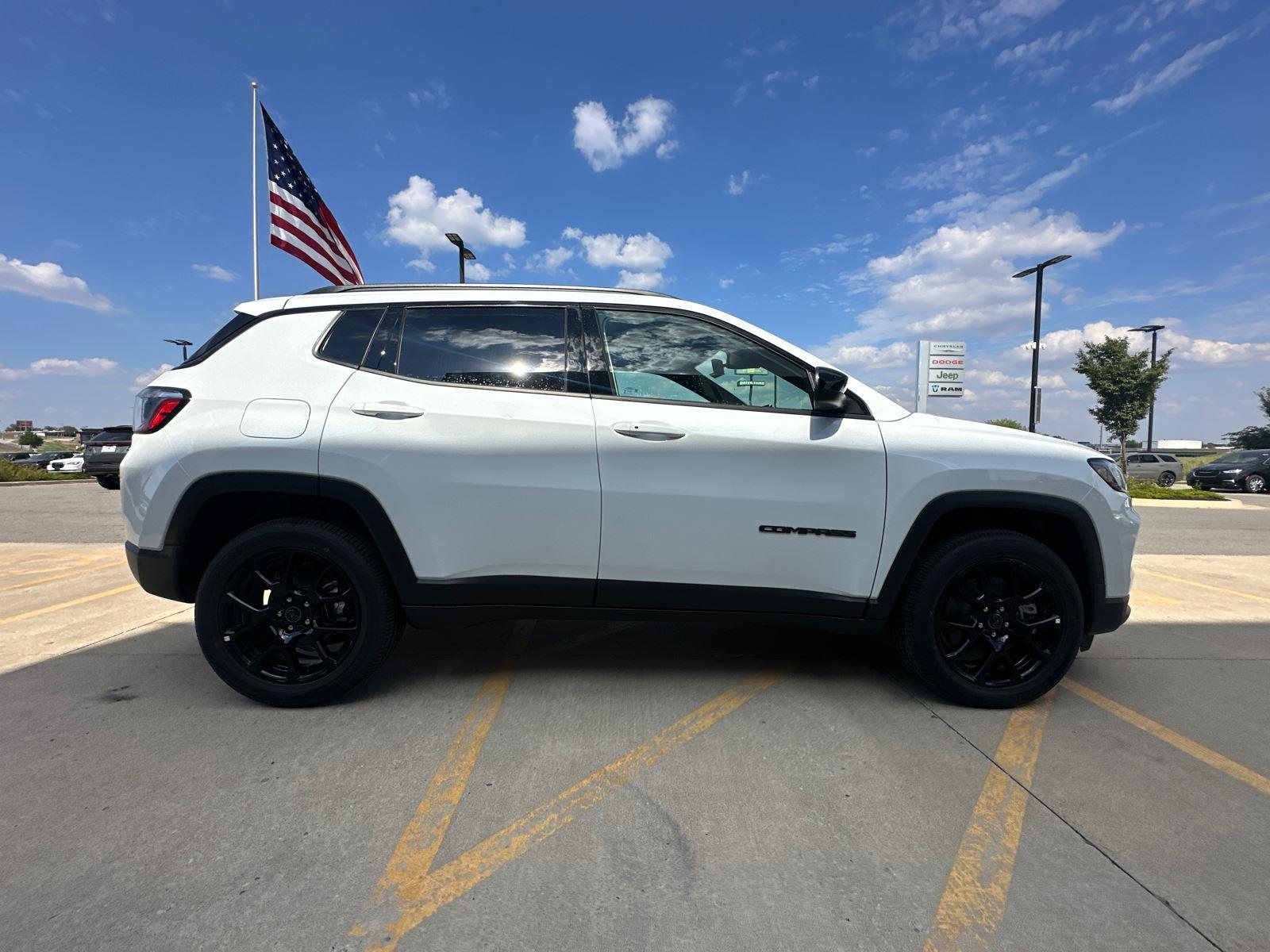 2026 Jeep Compass Latitude Altitude photo 2