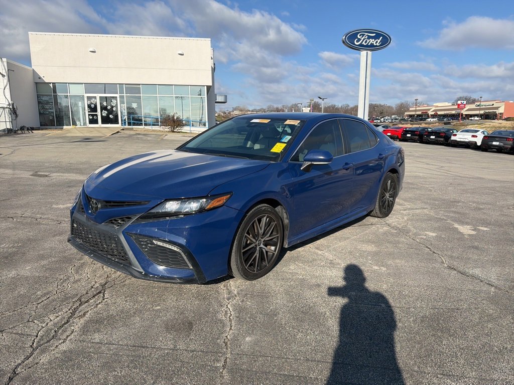 Used 2023 Toyota Camry SE with VIN 4T1G11AK3PU095265 for sale in Kansas City