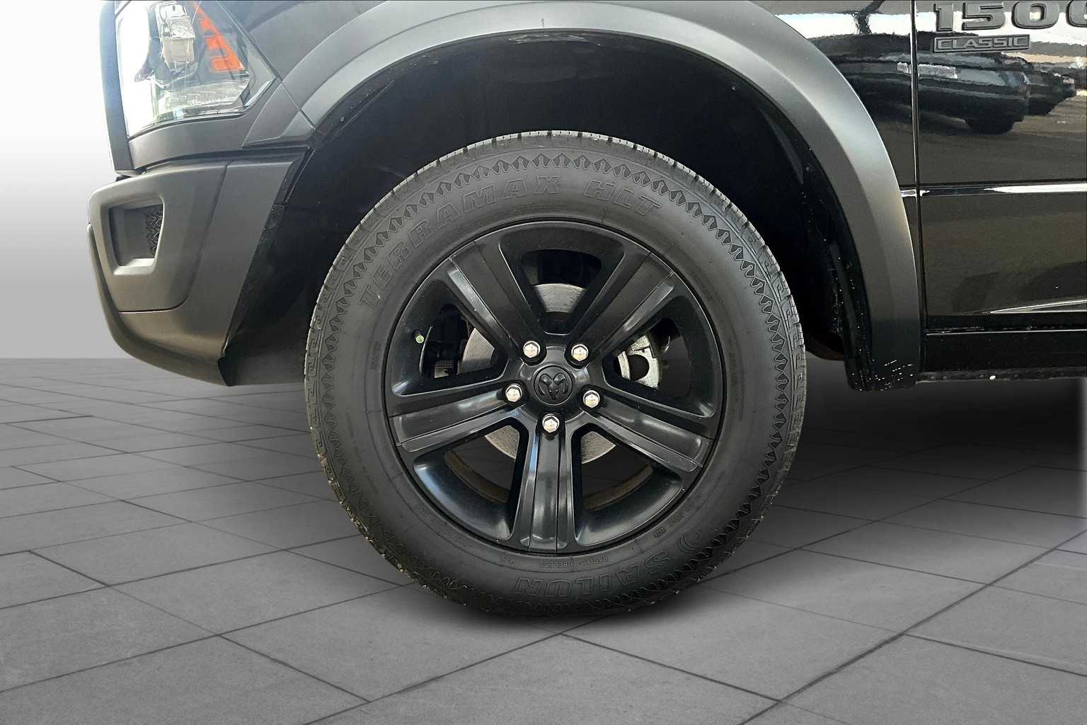 2022 Ram 1500 Classic Warlock photo 8