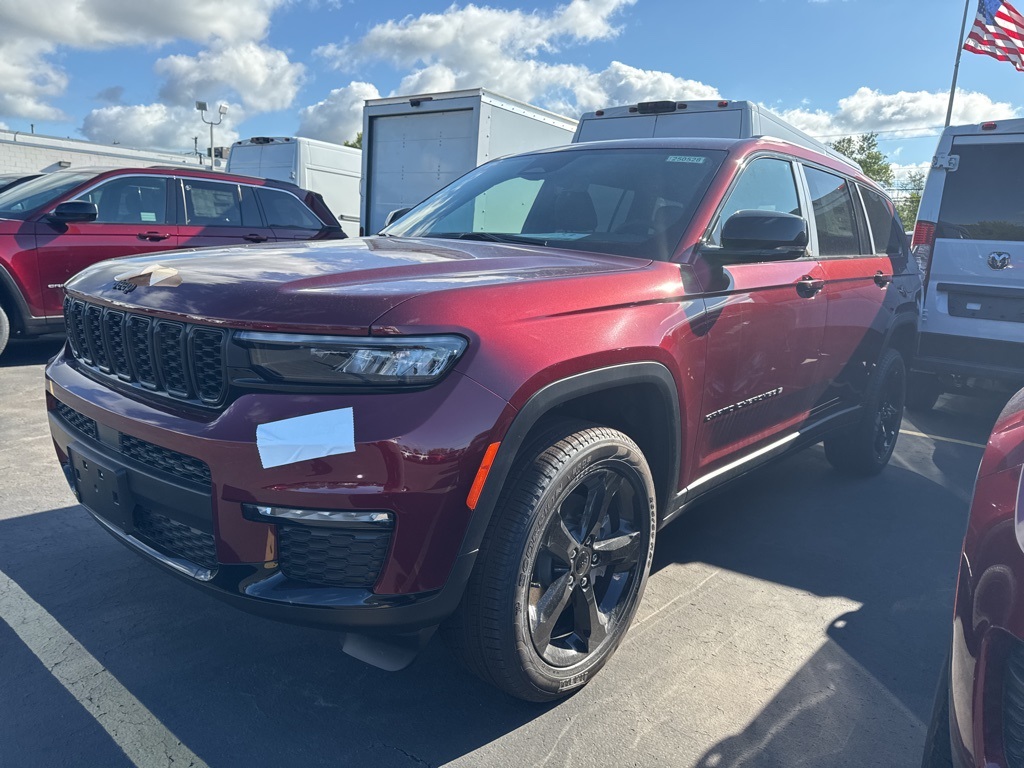 2025 Jeep Grand Cherokee Limited photo 2