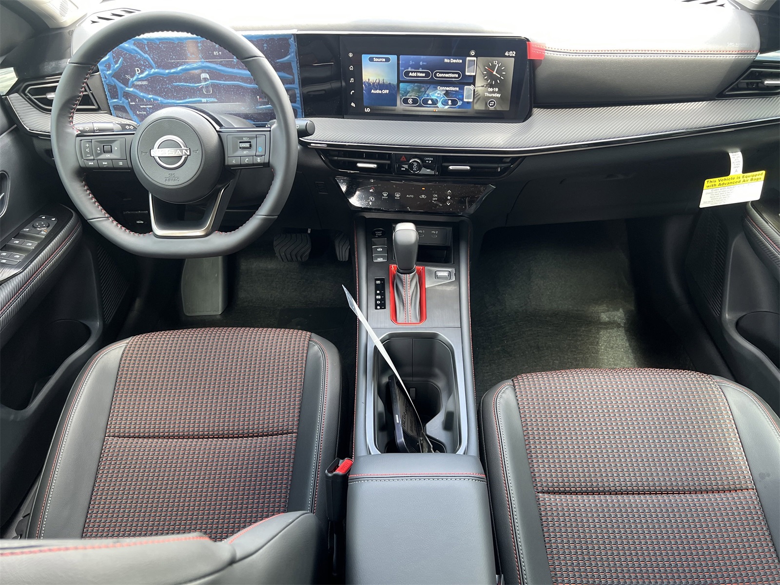 2025 Nissan Kicks SR photo 3