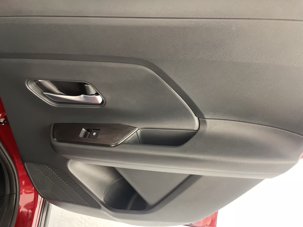 2025 Nissan Kicks SV photo 33