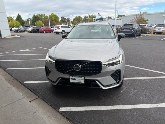 2025 Volvo XC60 B5 Core photo 2