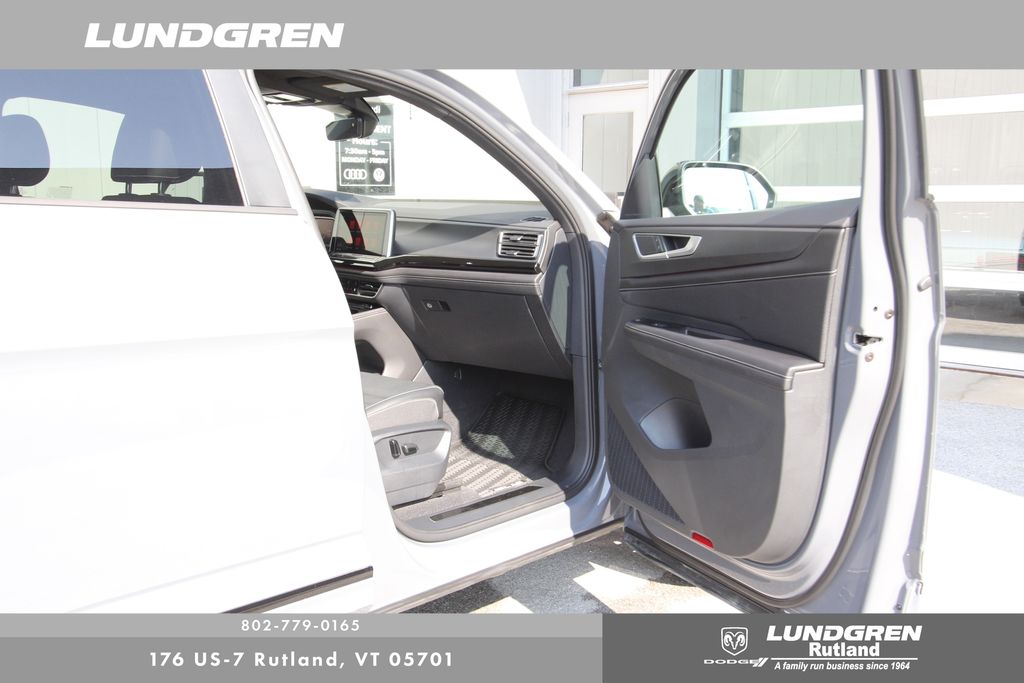 2025 Volkswagen Atlas Cross Sport SEL R-Line photo 7