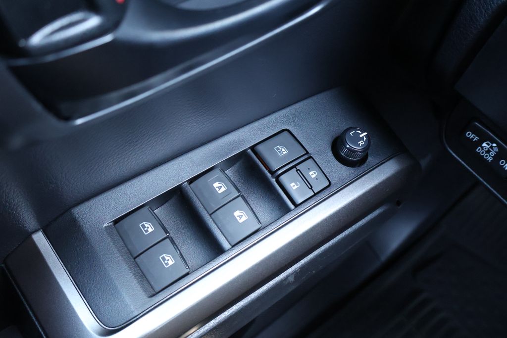 2023 Toyota Tacoma SR5 photo 32