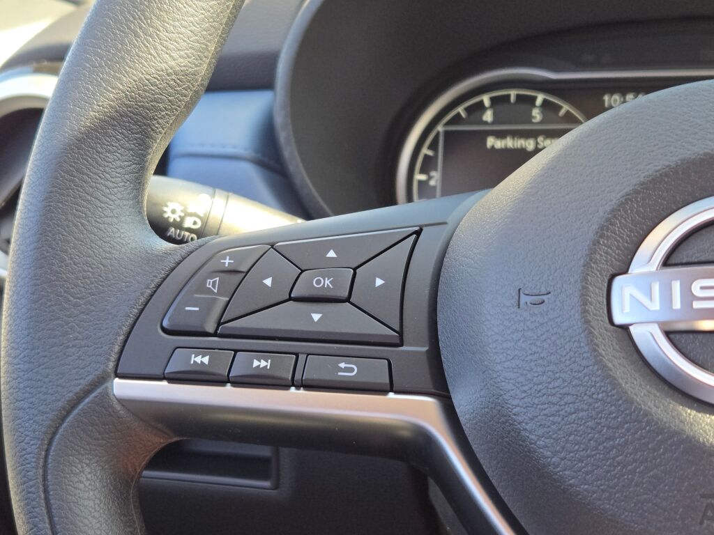 2025 Nissan Versa SV photo 19