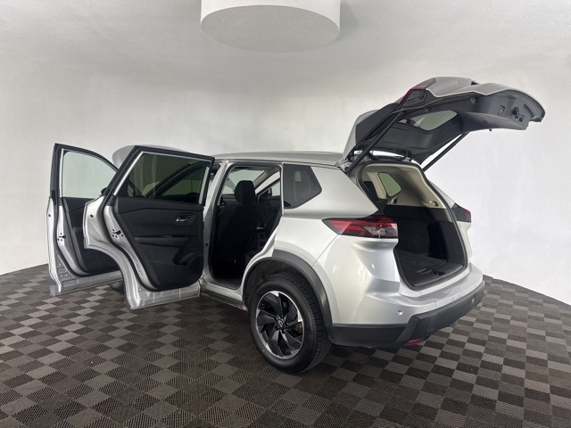2024 Nissan Rogue SV photo 12