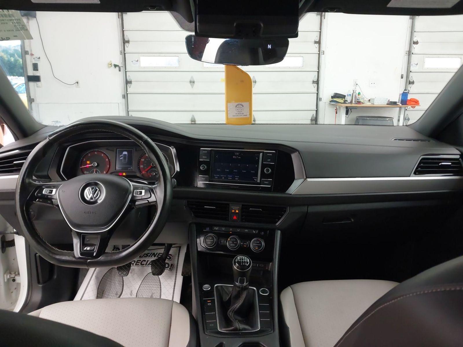 2021 Volkswagen Jetta R-Line photo 4