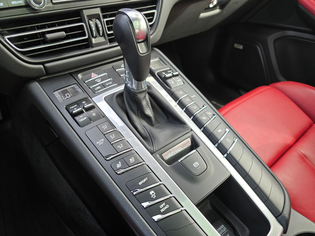 2021 Porsche Macan S photo 28