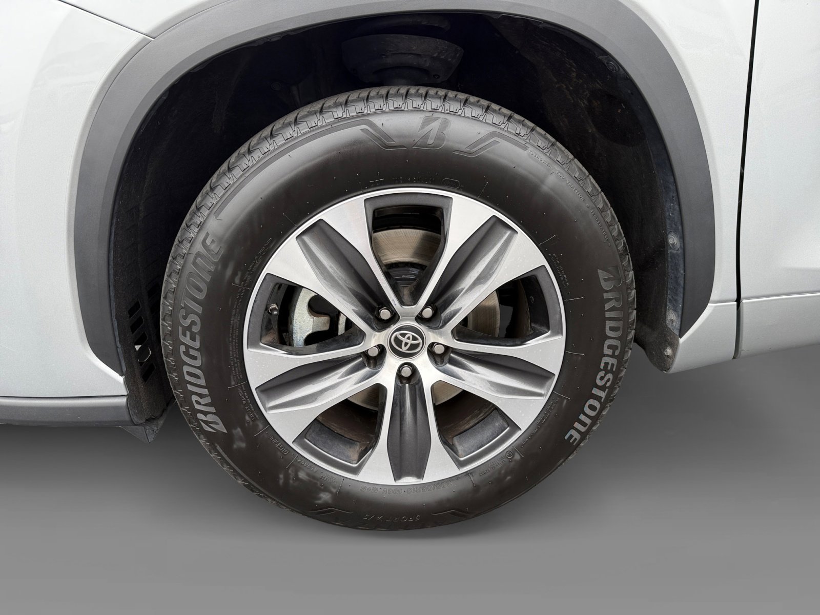 2023 Toyota Highlander XLE photo 6