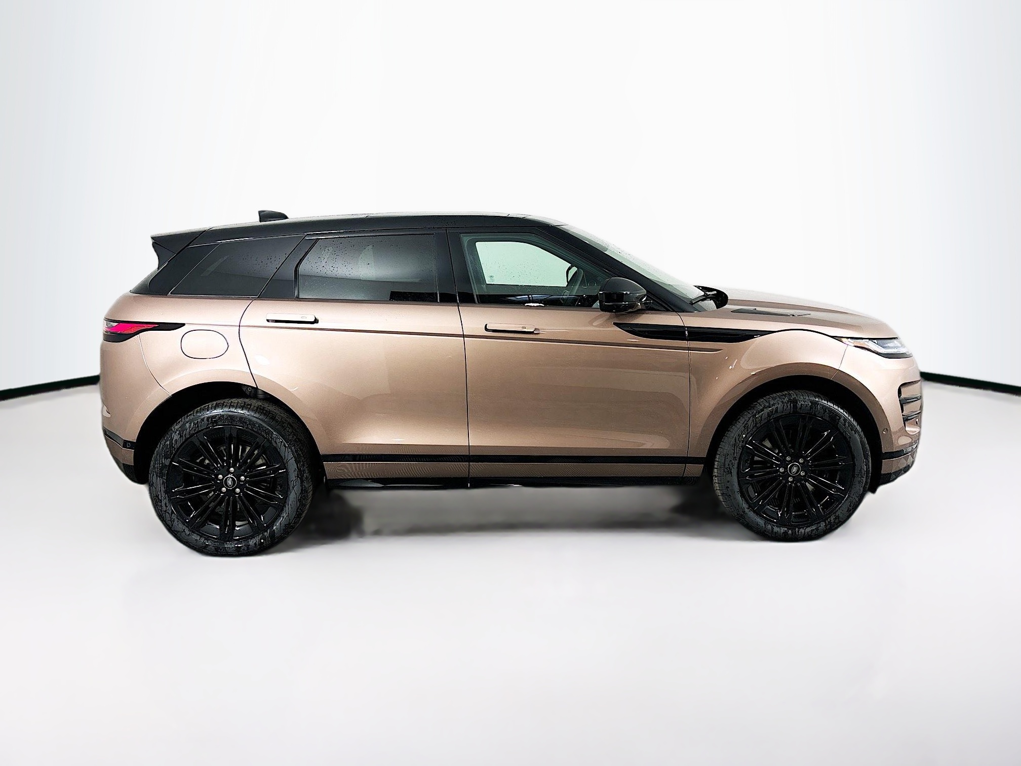 2026 Land Rover Range Rover Evoque Dynamic SE photo 4