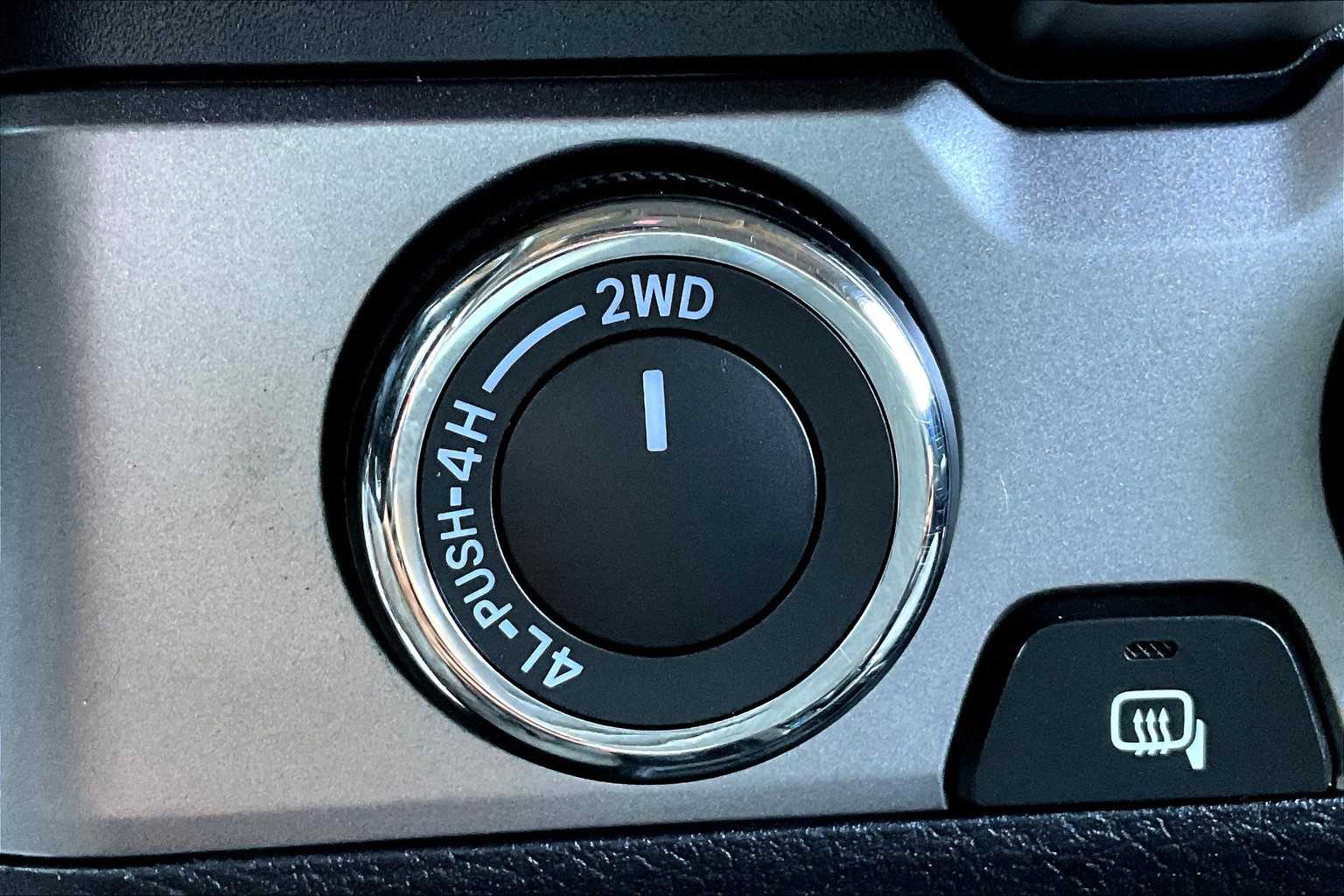 2016 Toyota Tacoma SR5 photo 32