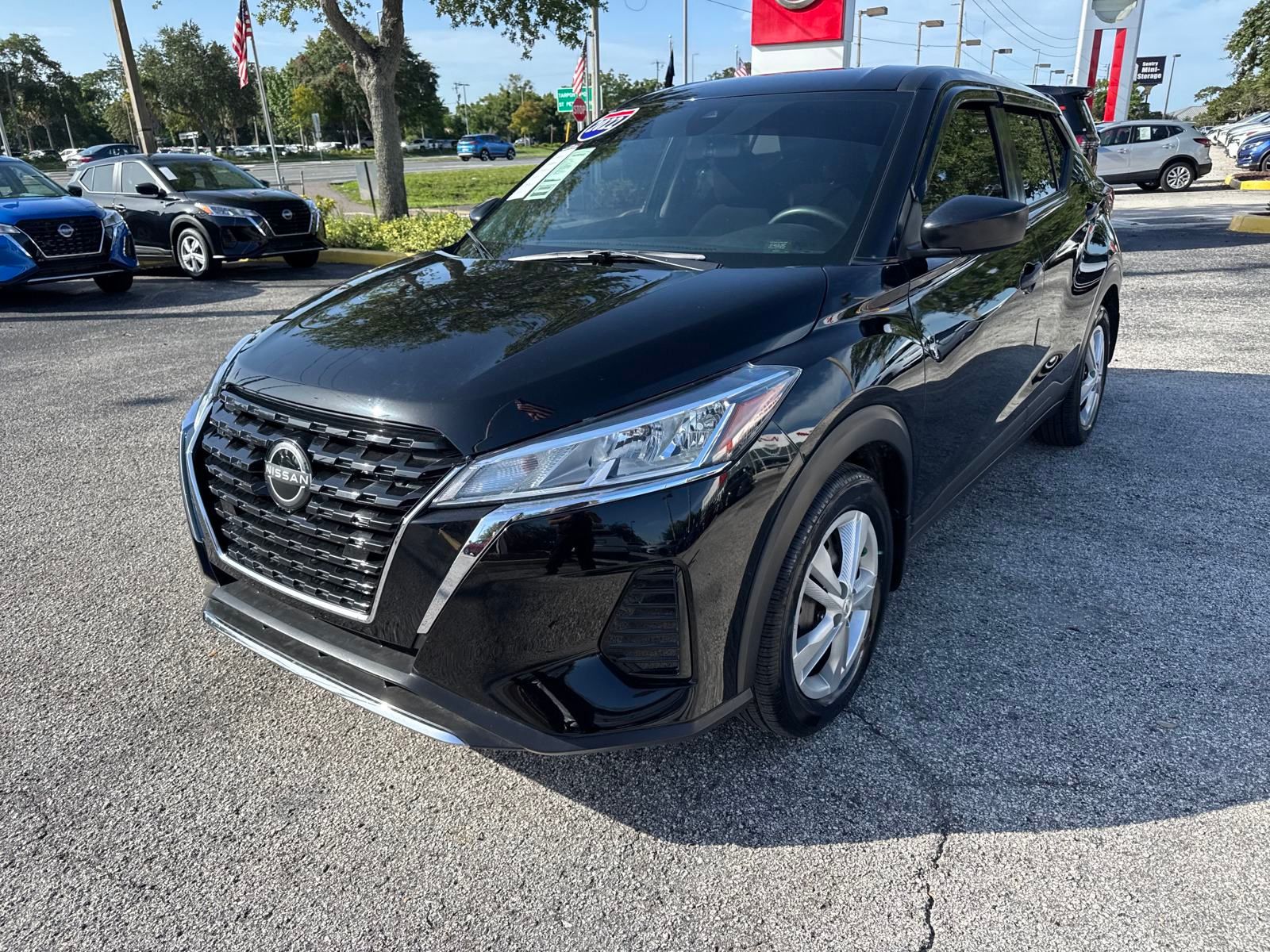 2022 Nissan Kicks S photo 2