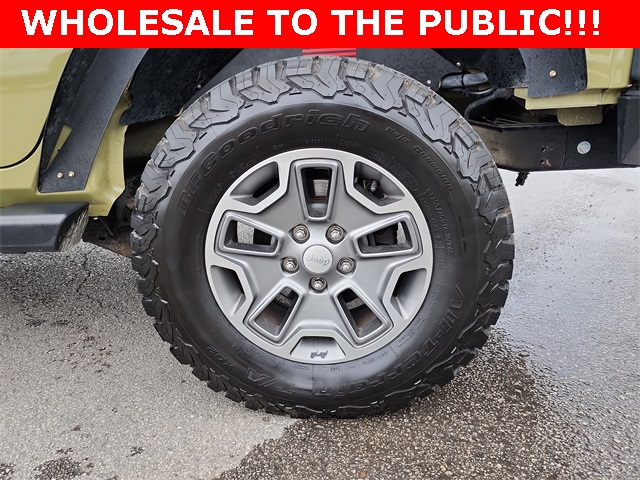 2013 Jeep Wrangler Unlimited Sahara photo 24
