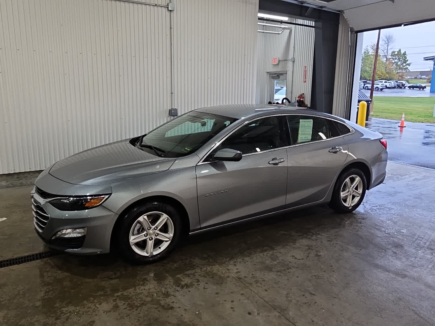 2024 Chevrolet Malibu 1LT photo 2