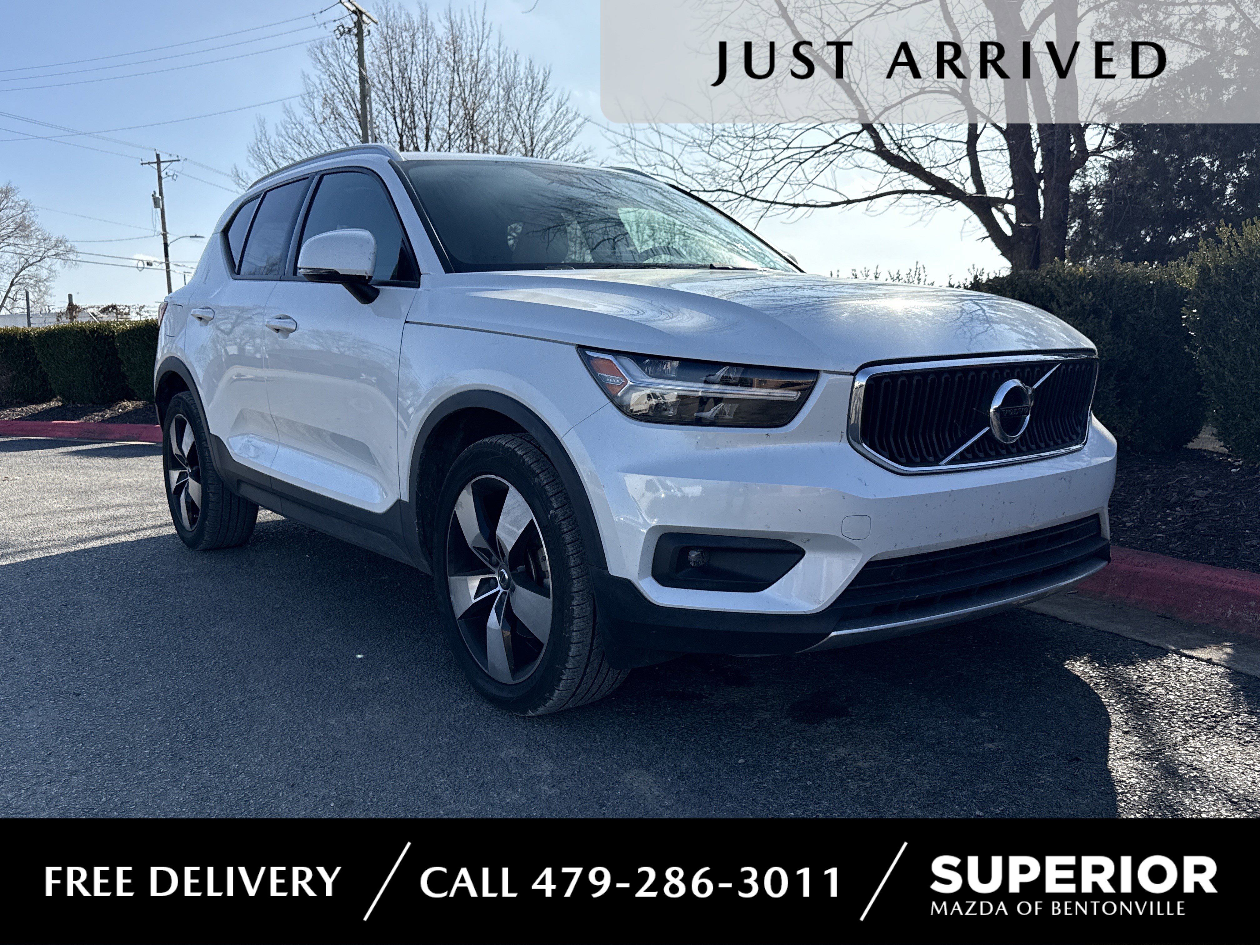 2021 Volvo XC40 Momentum's photo
