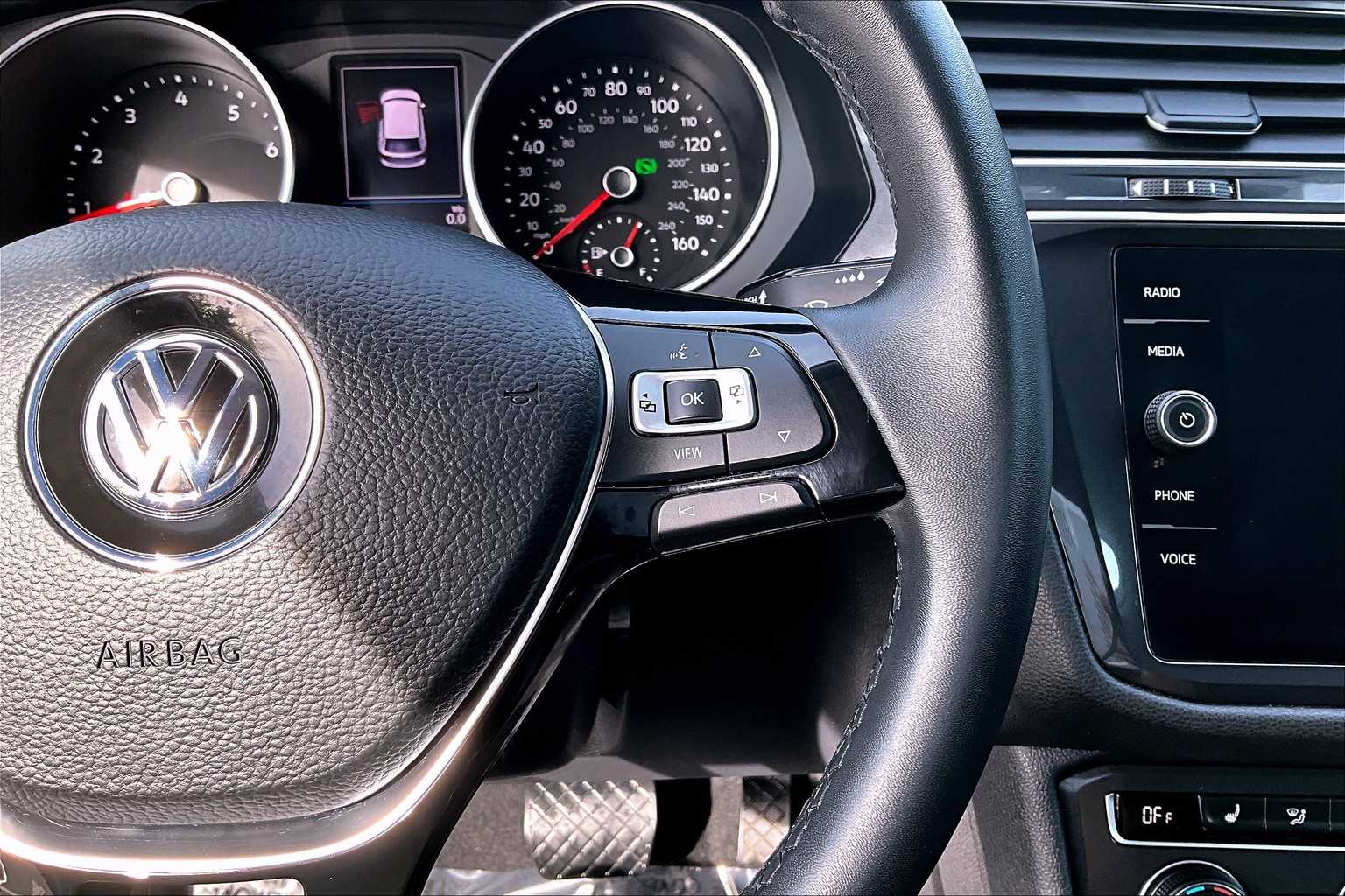 2020 Volkswagen Tiguan SE photo 23