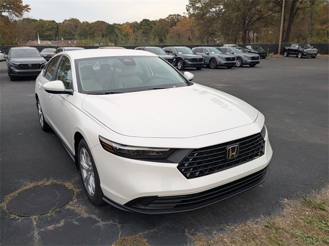 2025 Honda Accord LX photo 4