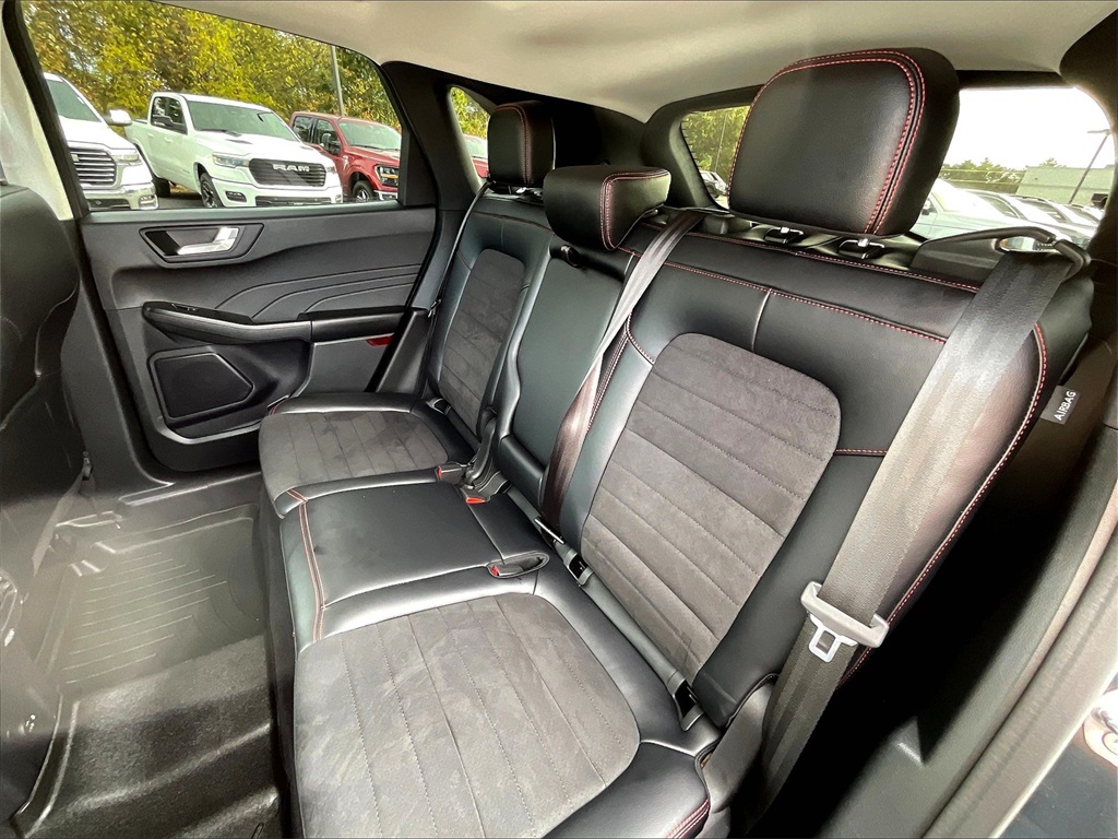 2022 Ford Escape SEL photo 12
