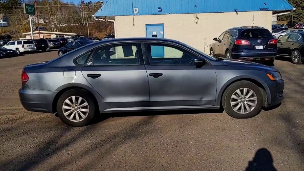 2013 Volkswagen Passat Trendline photo 2