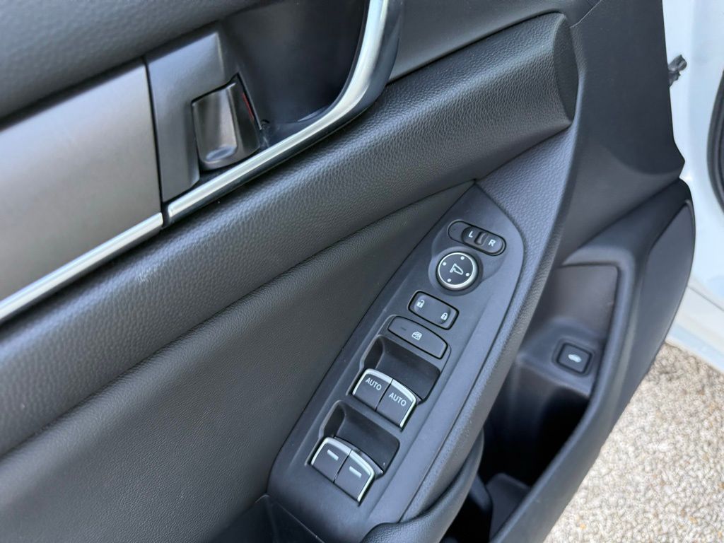 2022 Honda Accord LX photo 11