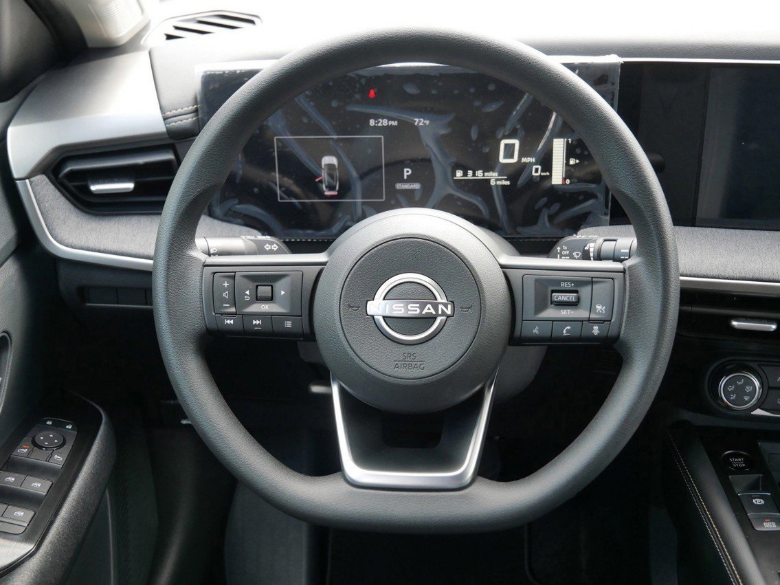 2025 Nissan Kicks SV photo 7