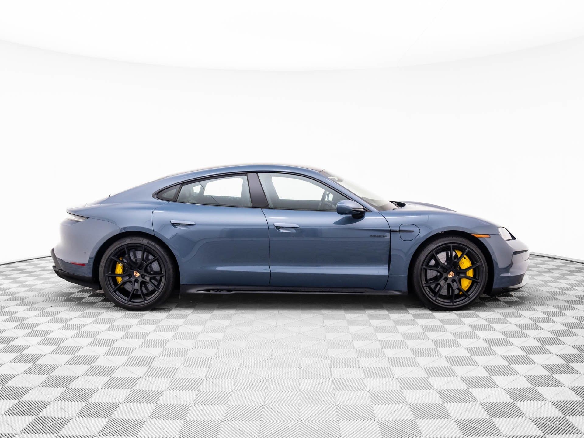 2025 Porsche Taycan GTS photo 7