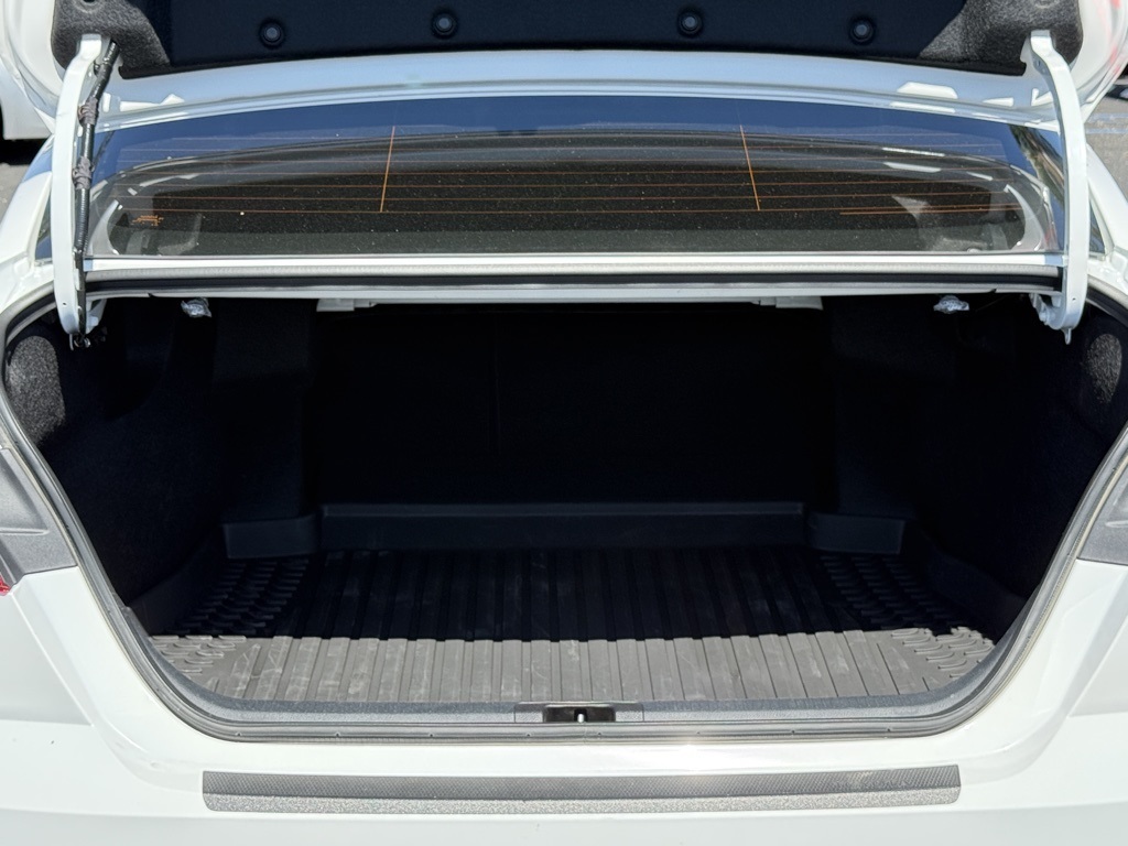 2025 Toyota Camry SE photo 13