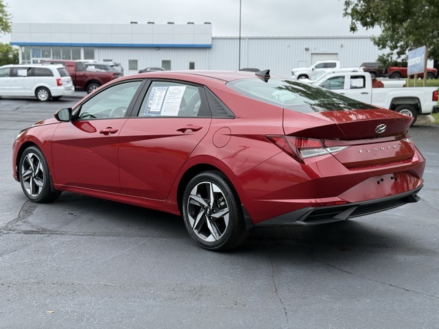 2023 Hyundai Elantra SEL photo 4