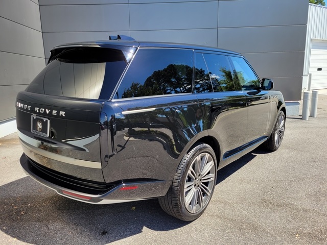2024 Land Rover Range Rover SE photo 6