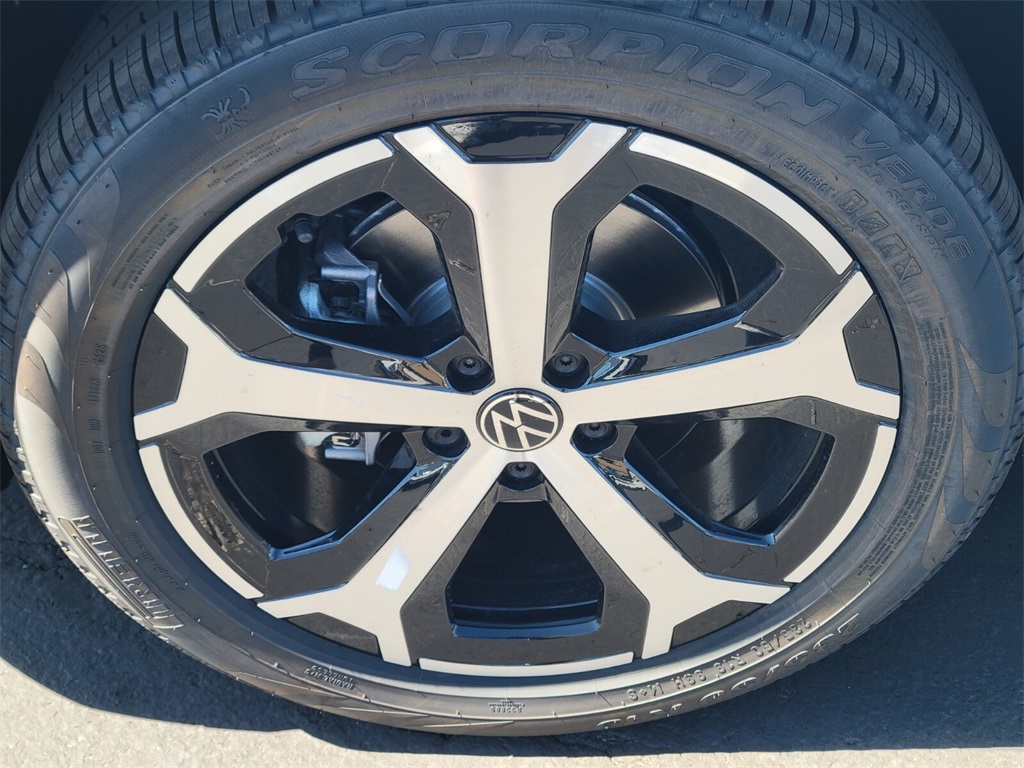 2025 Volkswagen Tiguan SE photo 5