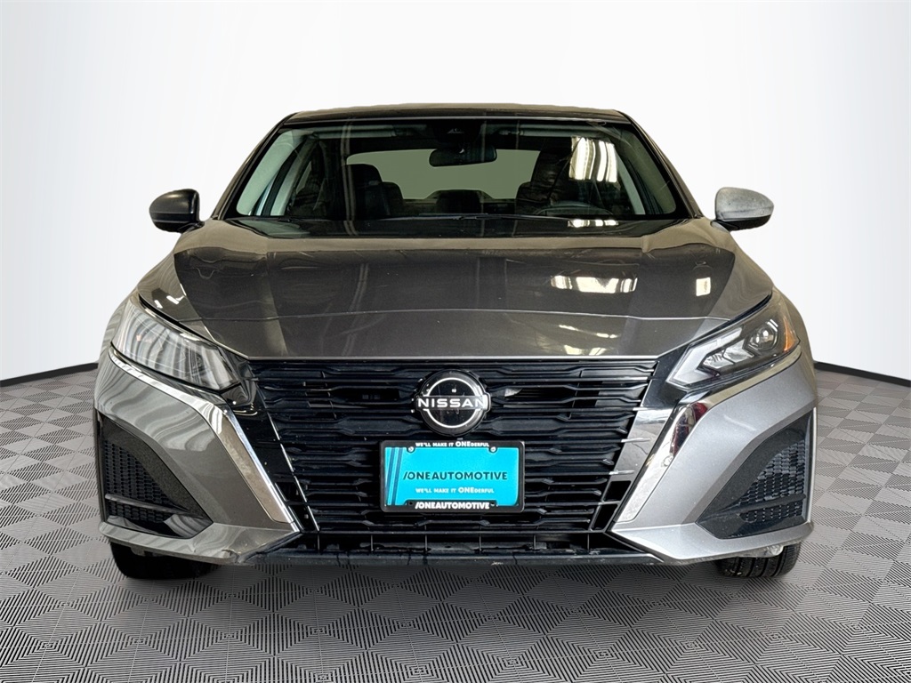 2024 Nissan Altima 2.5 SV photo 2