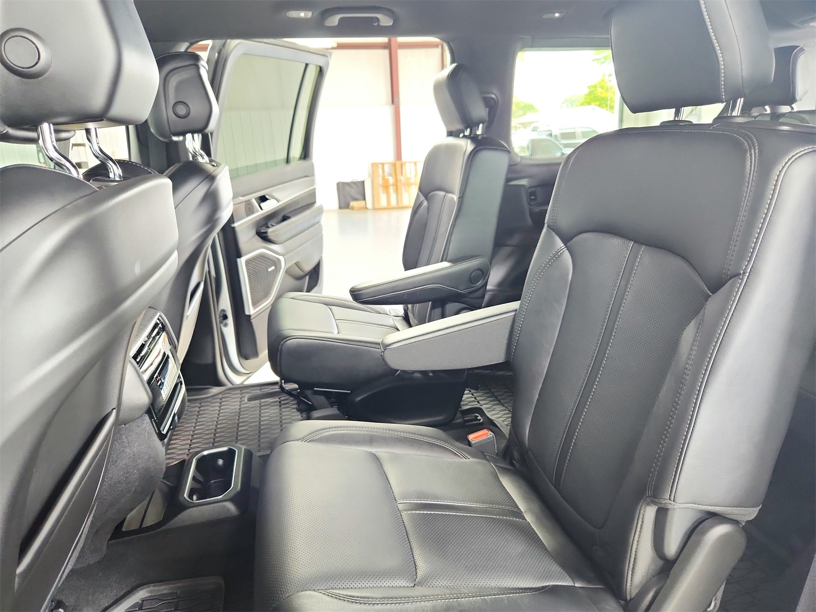 2024 Jeep Wagoneer Series II photo 39