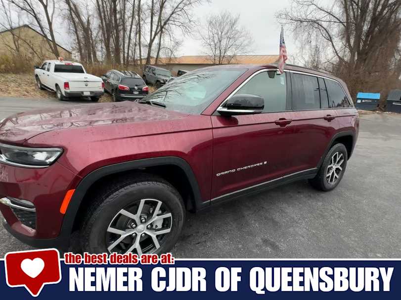 2025 Jeep Grand Cherokee Limited photo 3