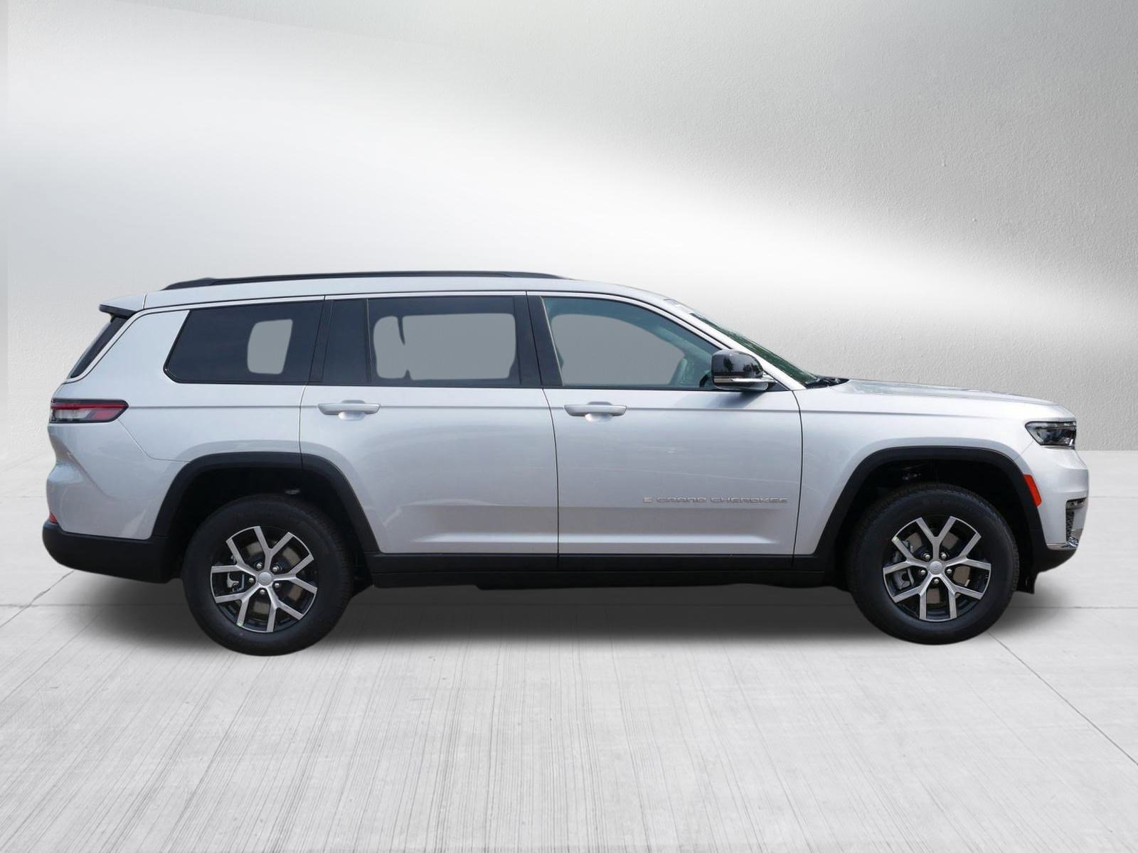 2025 Jeep Grand Cherokee Limited photo 8