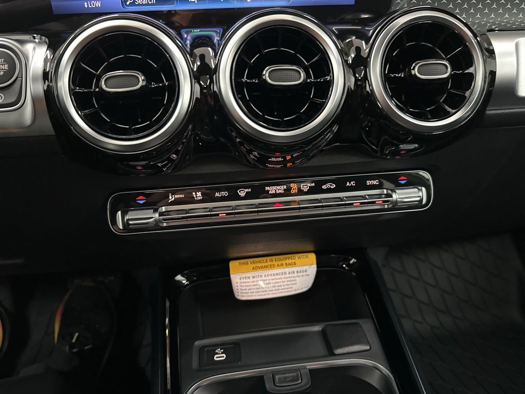 2025 Mercedes Benz GLB 250 photo 15