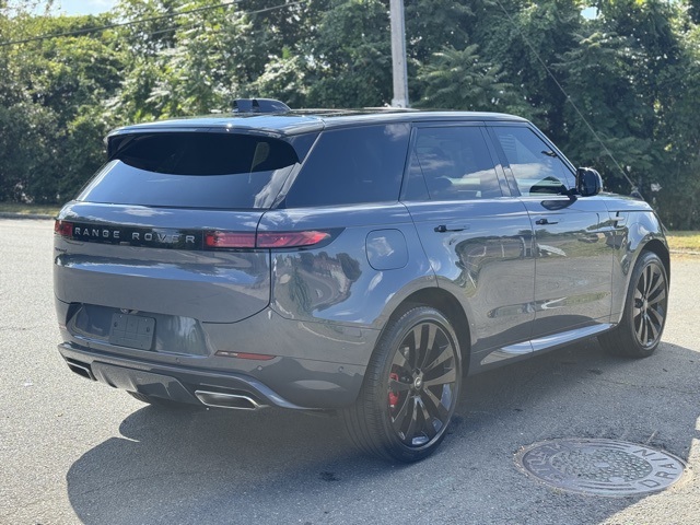 2025 Land Rover Range Rover Sport SE photo 5