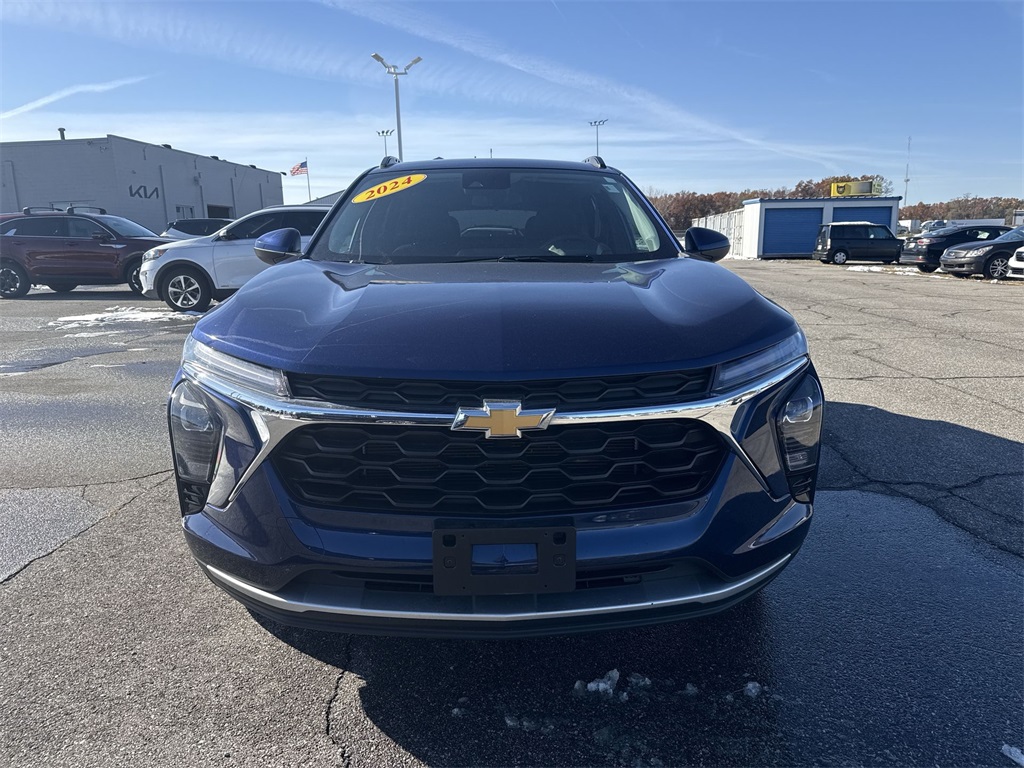 2024 Chevrolet Trax LT photo 3