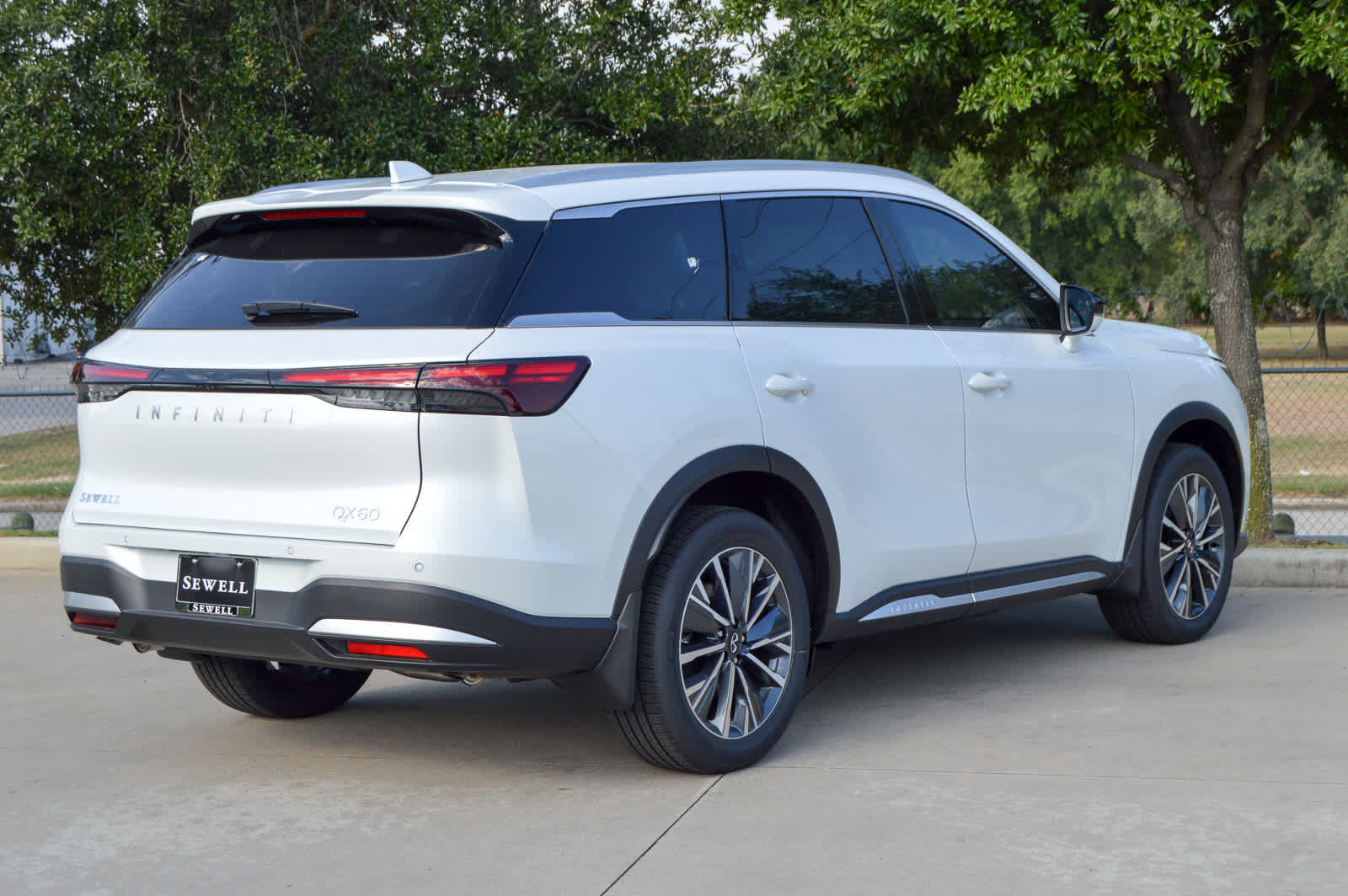 2026 Infiniti QX60 Luxe photo 3