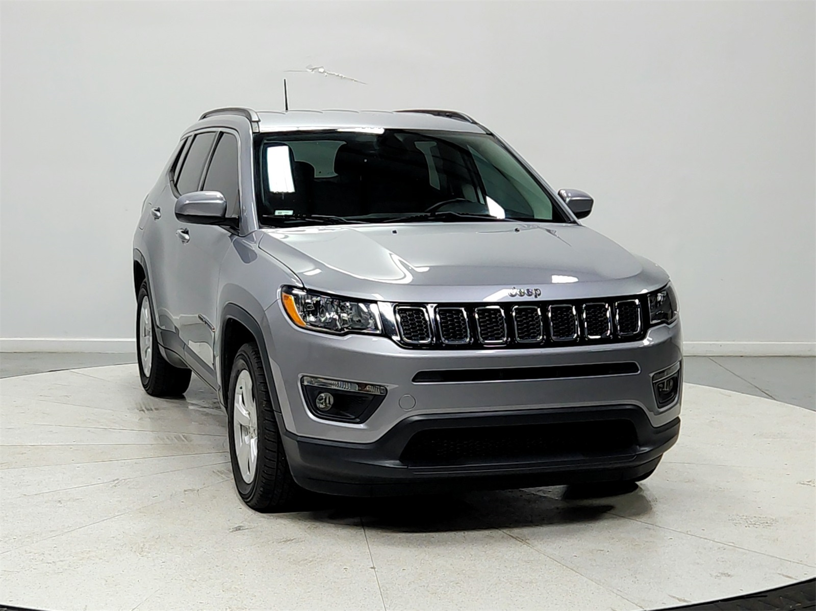 2018 Jeep Compass Latitude photo 2