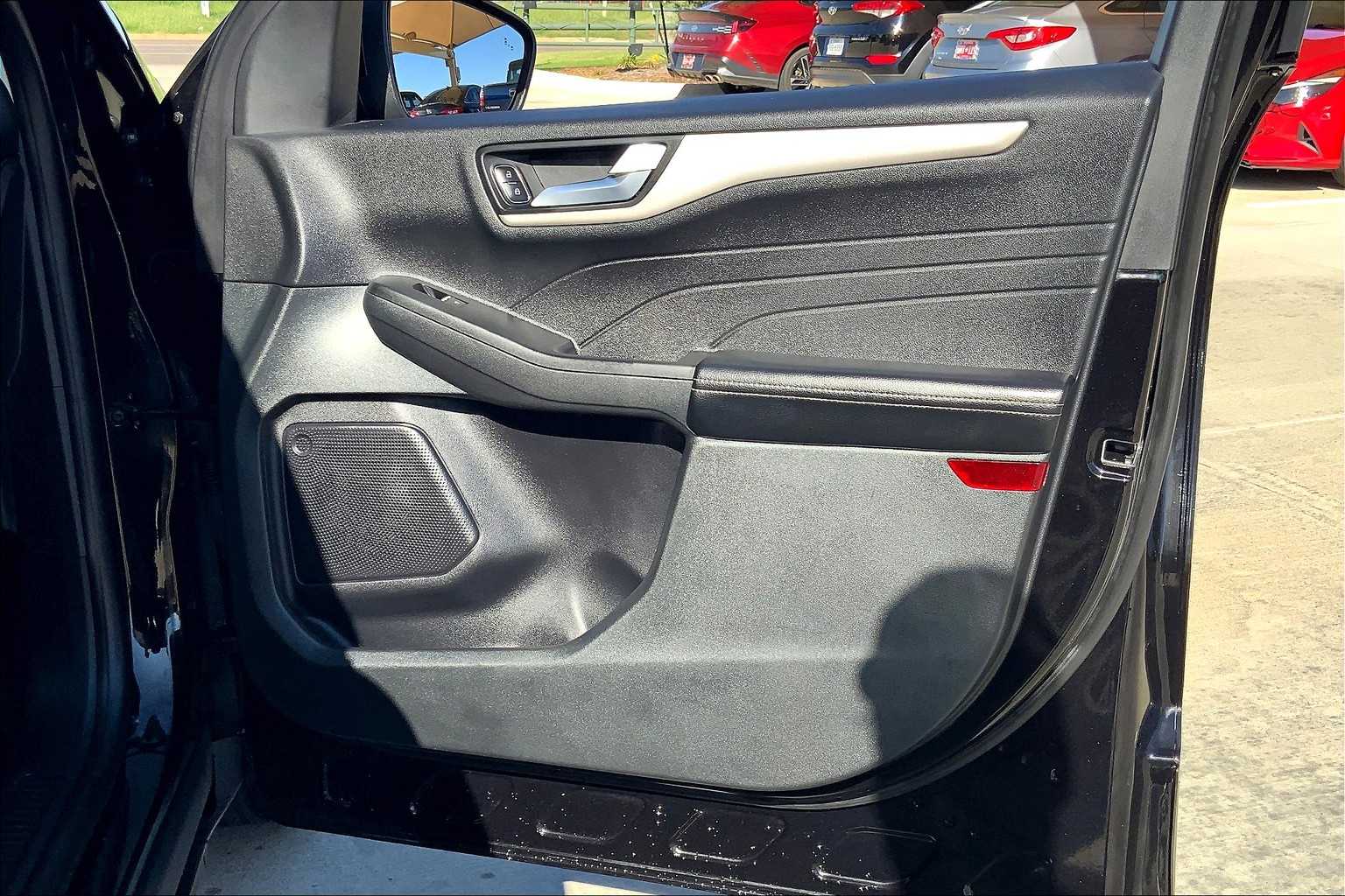 2022 Ford Escape SEL photo 21
