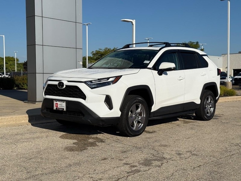 2022 Toyota RAV4 XLE photo 7