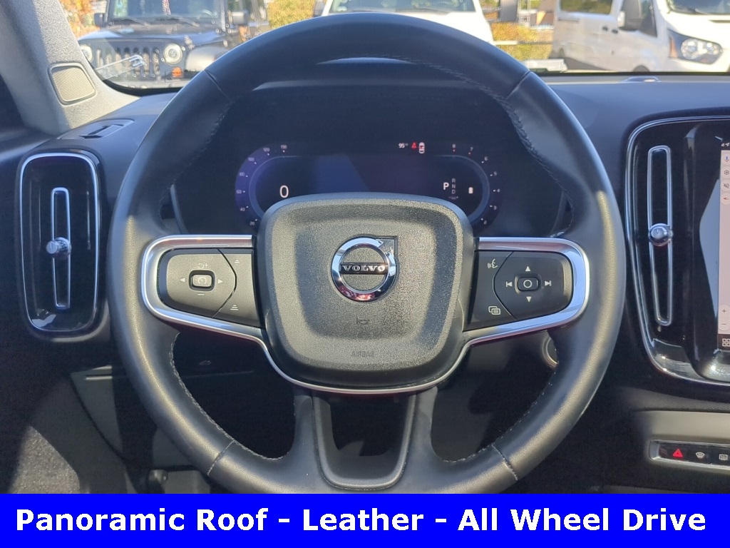 2024 Volvo XC40 Core photo 2
