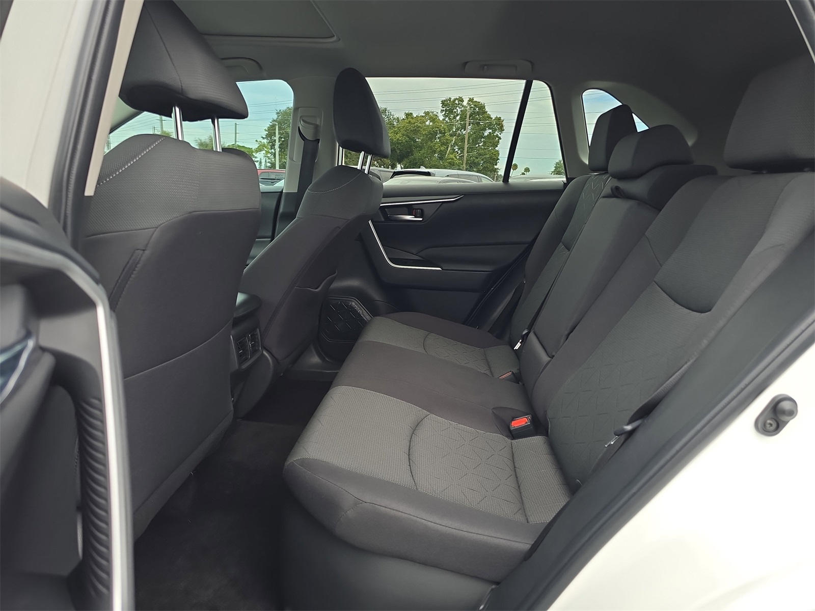 2024 Toyota RAV4 Hybrid XLE photo 13
