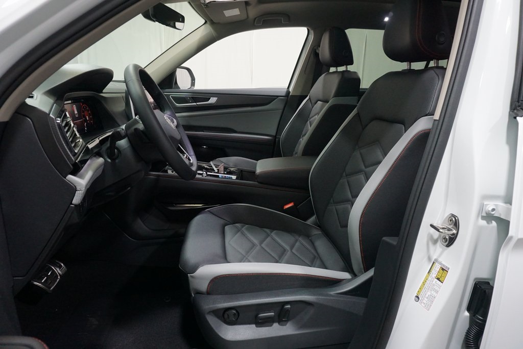 2025 Volkswagen Atlas Peak Edition SE photo 12