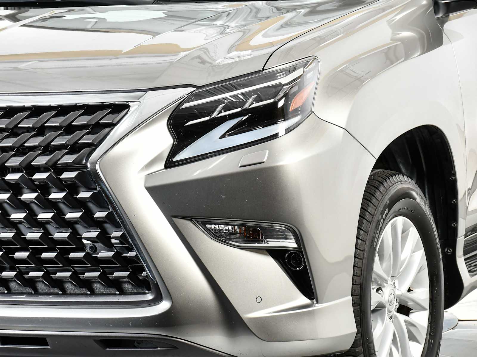 Certified Used 2023 Atomic Silver Lexus 460 Premium image 11