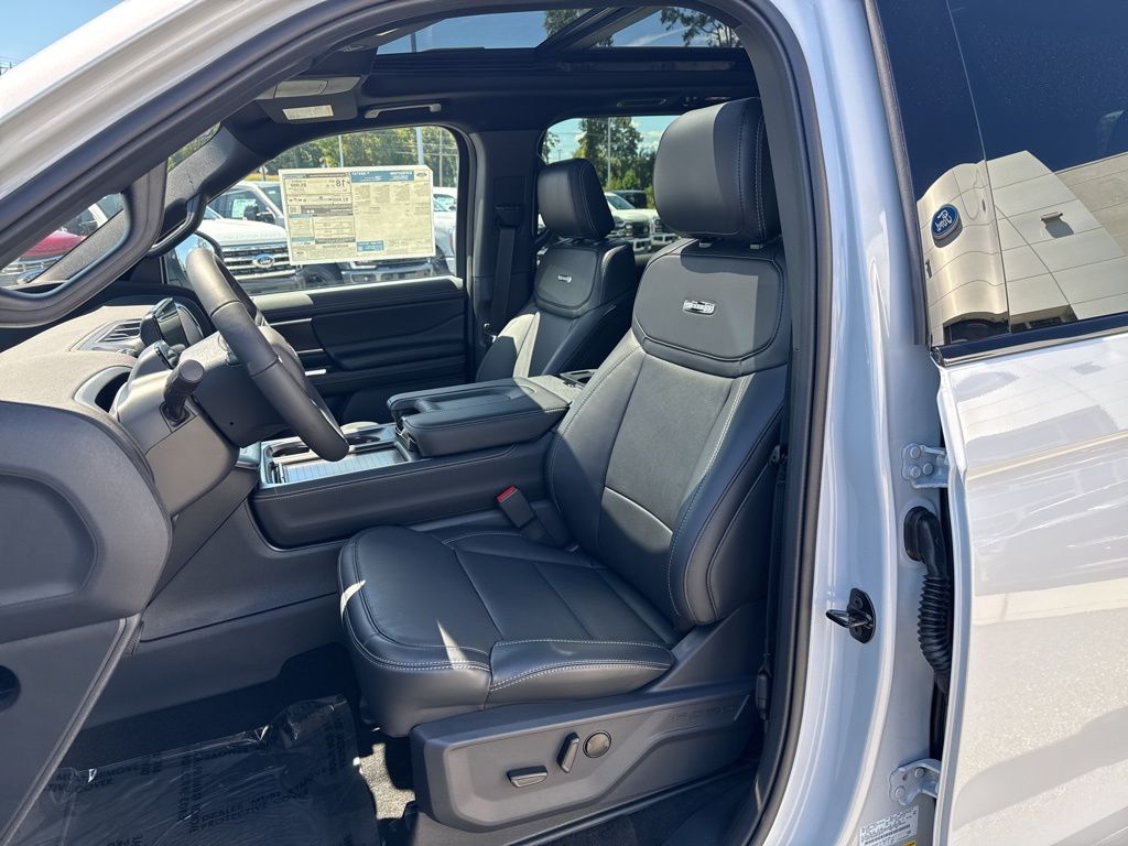 2025 Ford Expedition Platinum photo 8