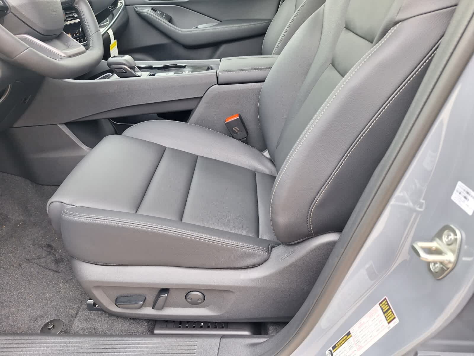 2025 Nissan Rogue SL photo 12
