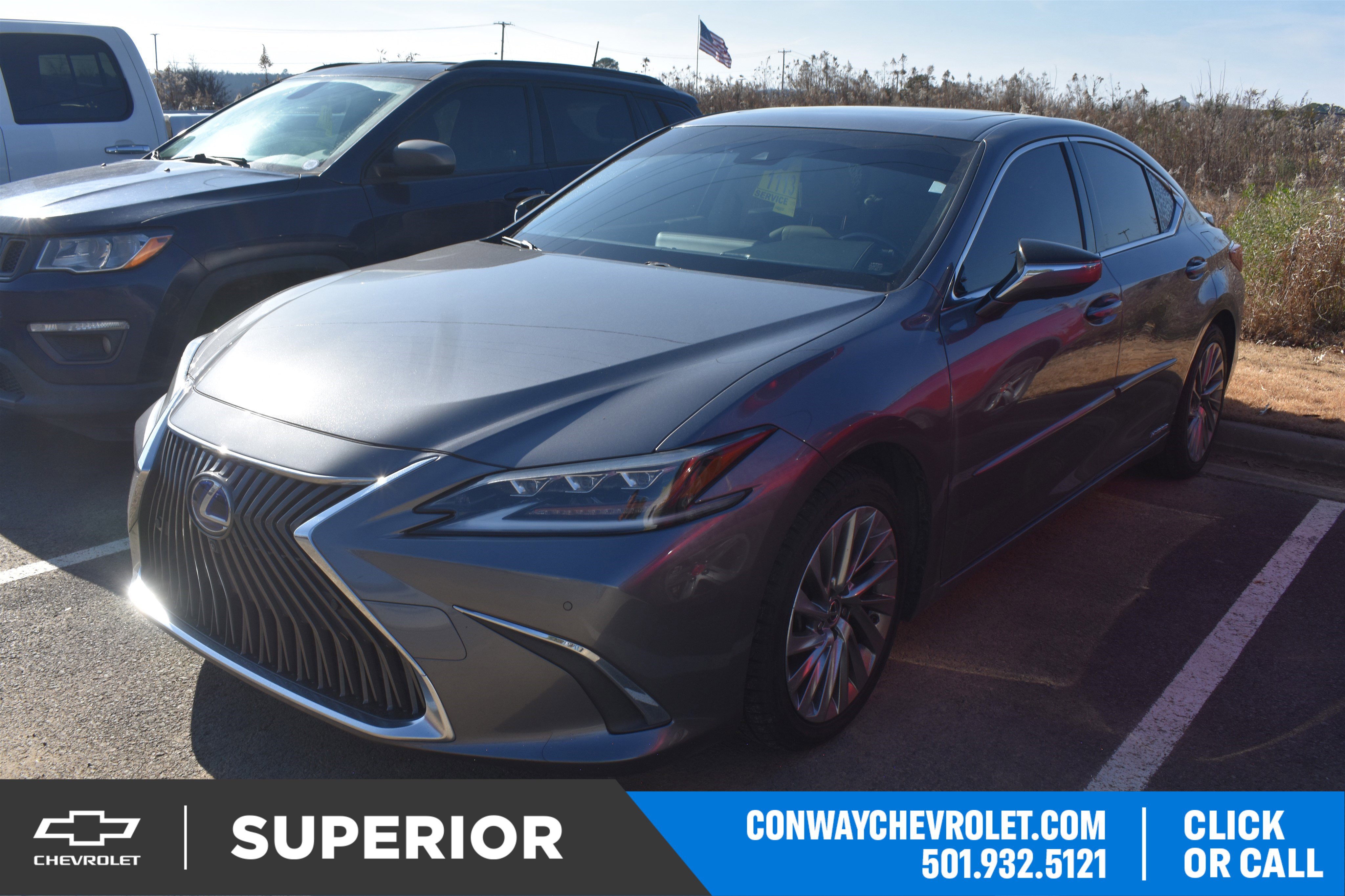 2019 Lexus ES Hybrid 300h's photo