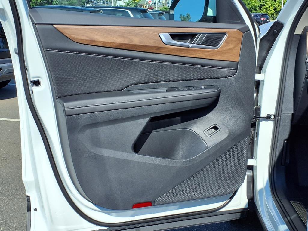 2025 Volkswagen Atlas SE Technology photo 3